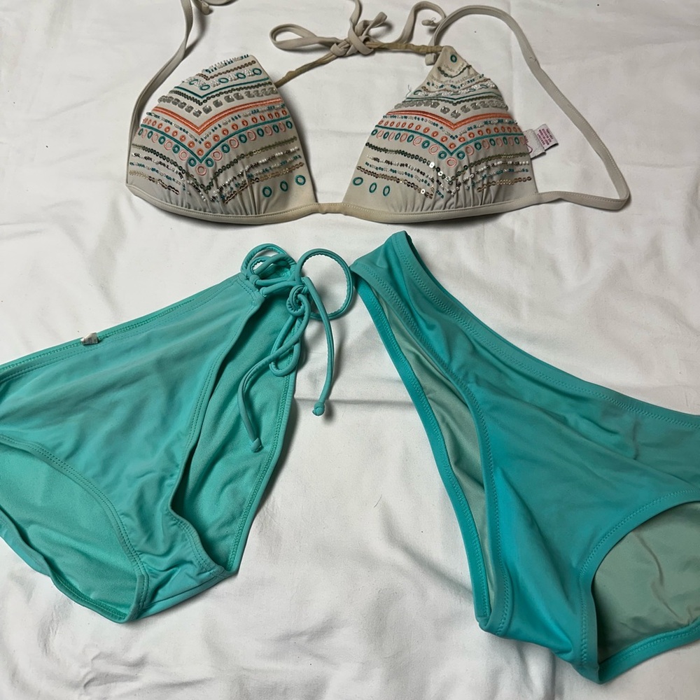 XL bikini set - Patterned Bikini Top and Teal Bottoms